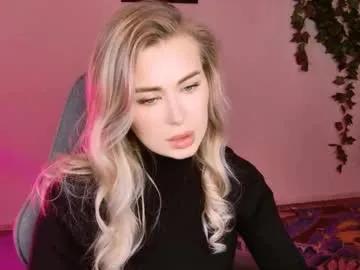 Group adelloyss on Chaturbate