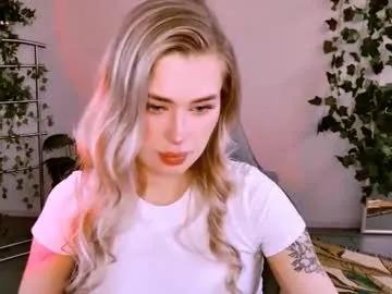 Group adelloyss on Chaturbate