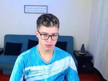 Freechat cumandres on Chaturbate