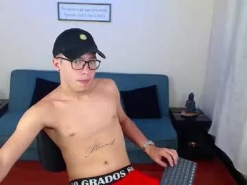 Freechat cumandres on Chaturbate