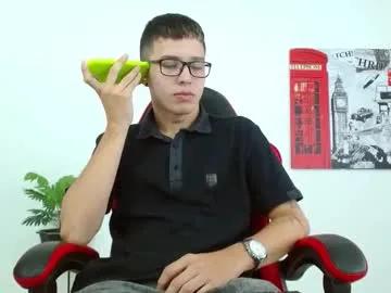 Freechat cumandres on Chaturbate