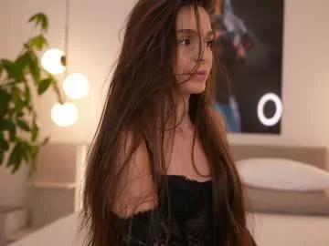 Freechat dovia on Chaturbate