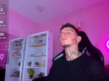 Freechat ian_castillo_ on Chaturbate