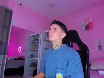 Freechat ian_castillo_ on Chaturbate