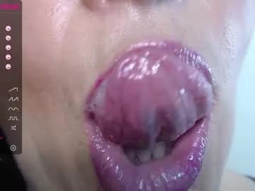 Freechat kerly_doll on Chaturbate