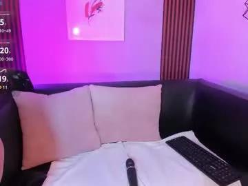 Freechat nahiajhonson_ on Chaturbate