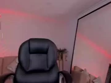 Freechat roxannehill_ on Chaturbate