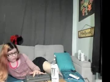 Freechat roxihazeleyes on Chaturbate