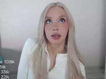 Freechat vickyfuckingdoll on Chaturbate