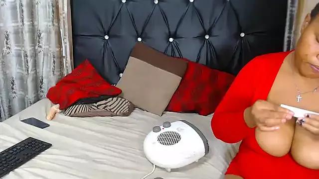 Freechat BeverlyQueen14 on StripChat