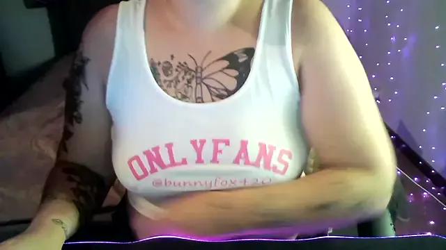 Freechat bunnyfox420 on StripChat