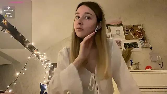 DanaCore on StripChat 