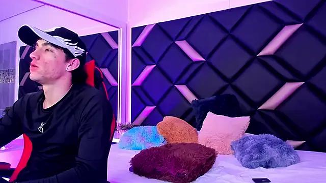 Private Handsomeboyss19 on StripChat