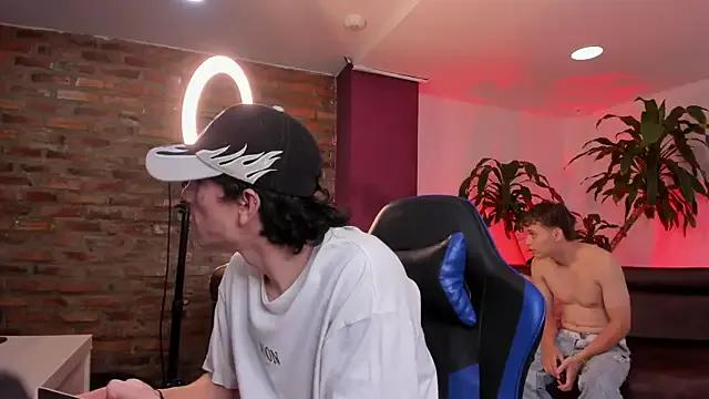 Private Handsomeboyss19 on StripChat