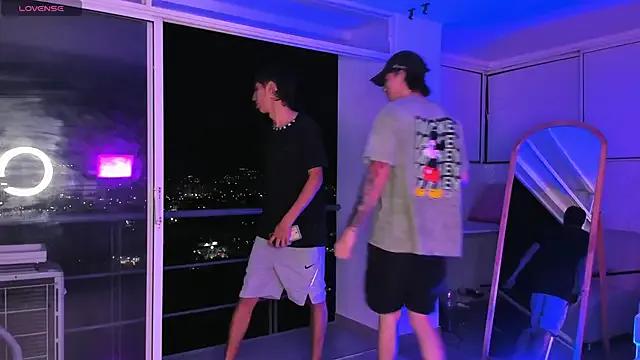 Private Handsomeboyss19 on StripChat