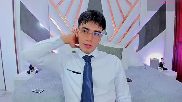 Freechat its_liam18 on StripChat