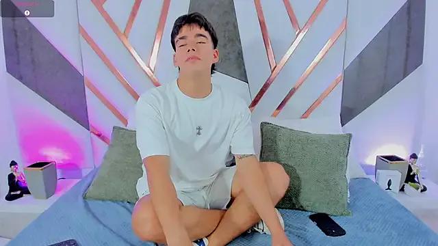 Freechat its_liam18 on StripChat