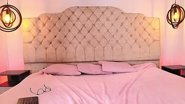 Khloe_Johnson18 — Put it halfway in and hold it