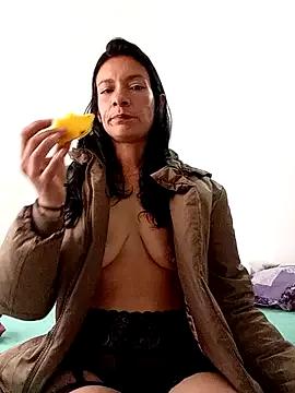 Freechat kim_lebanon on StripChat