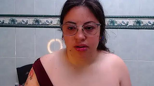 Freechat lanaqueen699 on StripChat