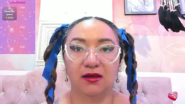 Freechat leyla_smithh on StripChat