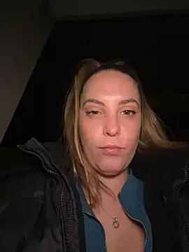 StripChat LiliMorganxxx is Freechat LiliMorganxxx — tolgo le mutandine in strada