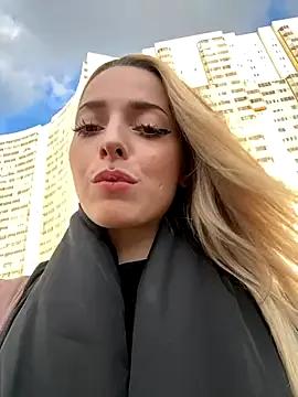 Freechat LoraaDoll on StripChat