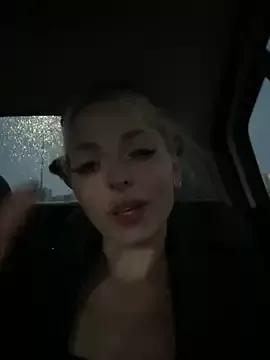 Freechat LoraaDoll on StripChat