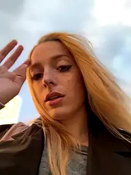 Freechat LoraaDoll on StripChat