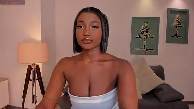 SavannahStorm on StripChat 