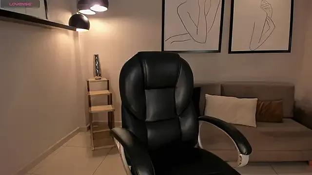 SavannahStorm on StripChat 