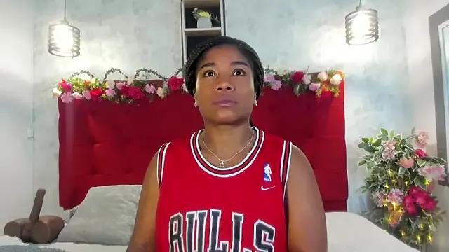 StripChat SilvannaFit is Freechat SilvannaFit — Rub asshole & put plug anal