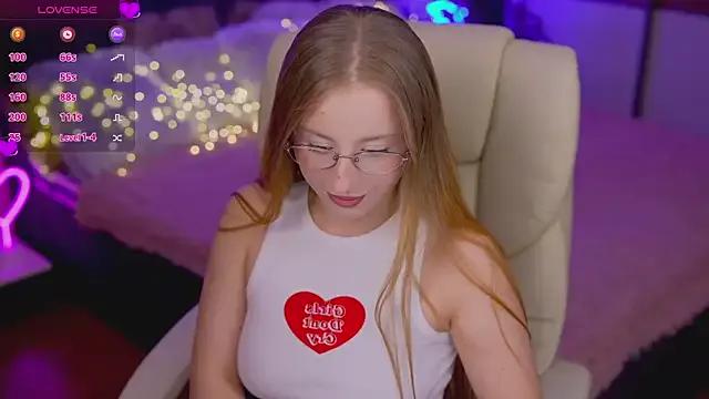 StripChat SilverrMoon is Freechat SilverrMoon — Make me wet & top off