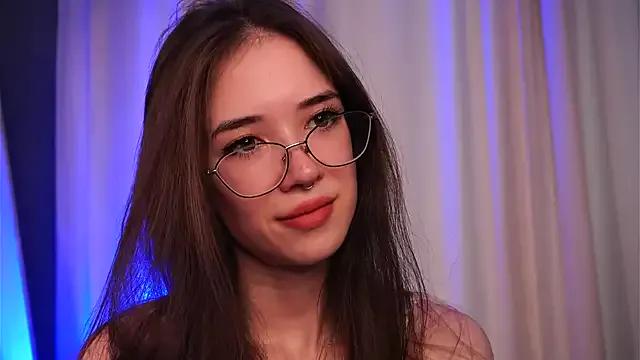 StripChat tinyanie is Freechat tinyanie — Try to measure my waist with hands