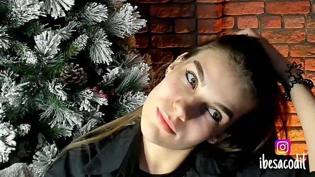 adriana_allien from StripChat is Freechat