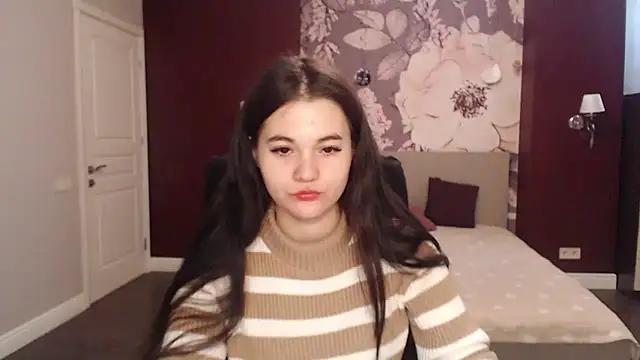 ElinaMils from StripChat is Freechat