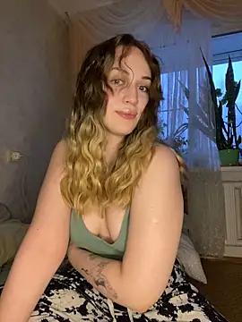 Emily_the_temptress_ from StripChat is Freechat