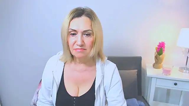 IsabellaSexyMilf from StripChat is Freechat