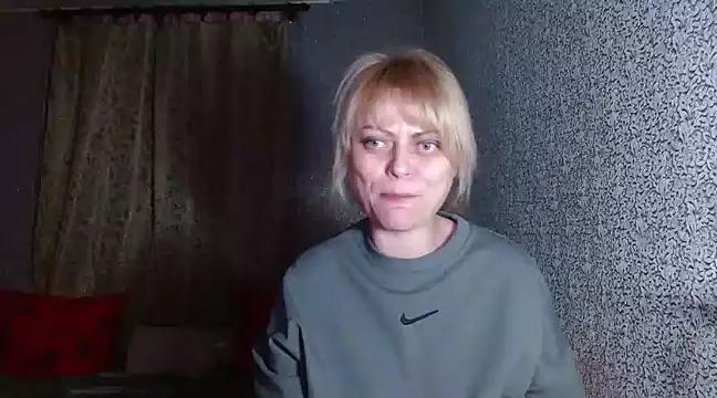 LindaRoutz from StripChat is Freechat