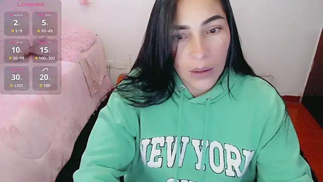 luna_lgomez_ from StripChat is Freechat