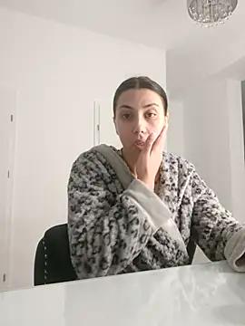 Raisa_Crush from StripChat is Freechat