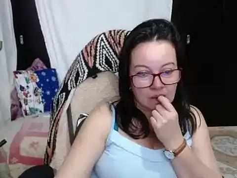 Sonialorens_ from StripChat is Freechat