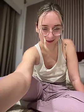 The_Snowwhitee from StripChat is Freechat