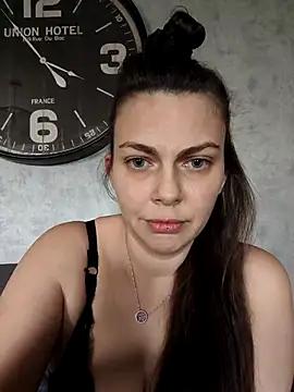 x-SexyLea-x from StripChat is Freechat